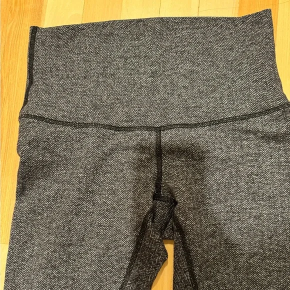 Lululemon - Herringbone Wunder Unders size 6 - Picture 2 of 8